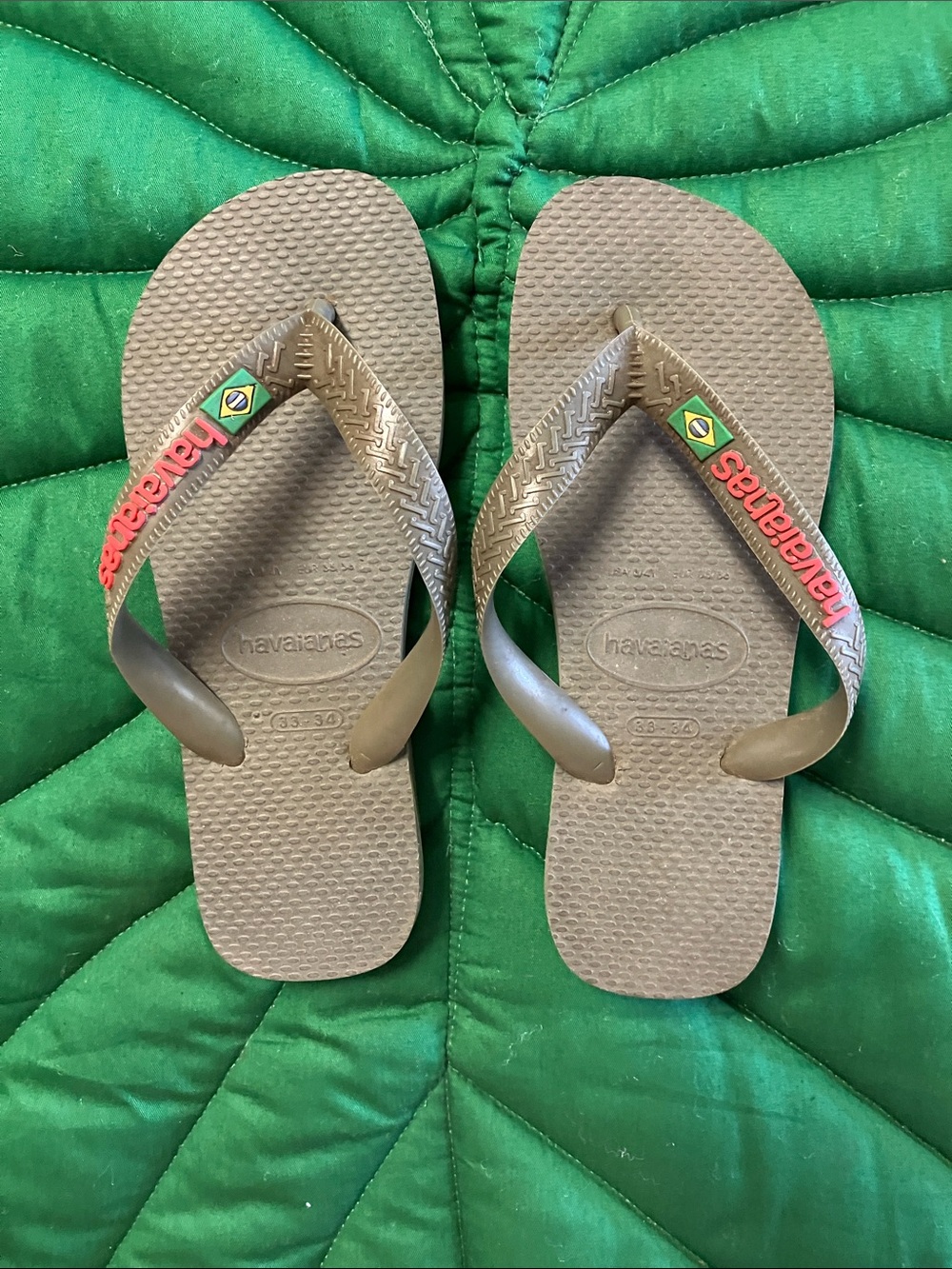 NWOT Havaianas kids sandals / slippers grey. Size 3/4 big kid.